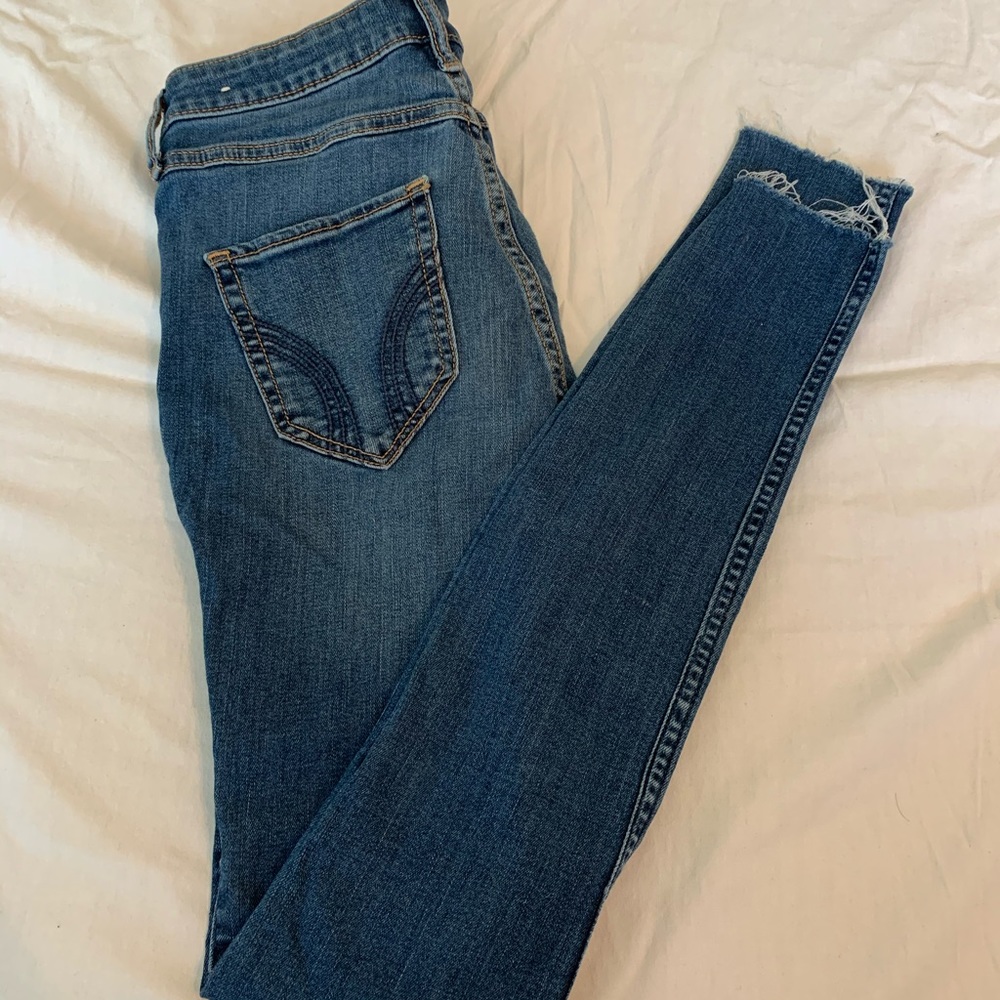 Hollister High rise super skinny jean size 1R W25